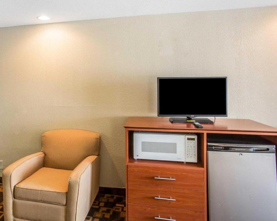 Quality Inn & Suites Mount Juliet Eksteriør billede