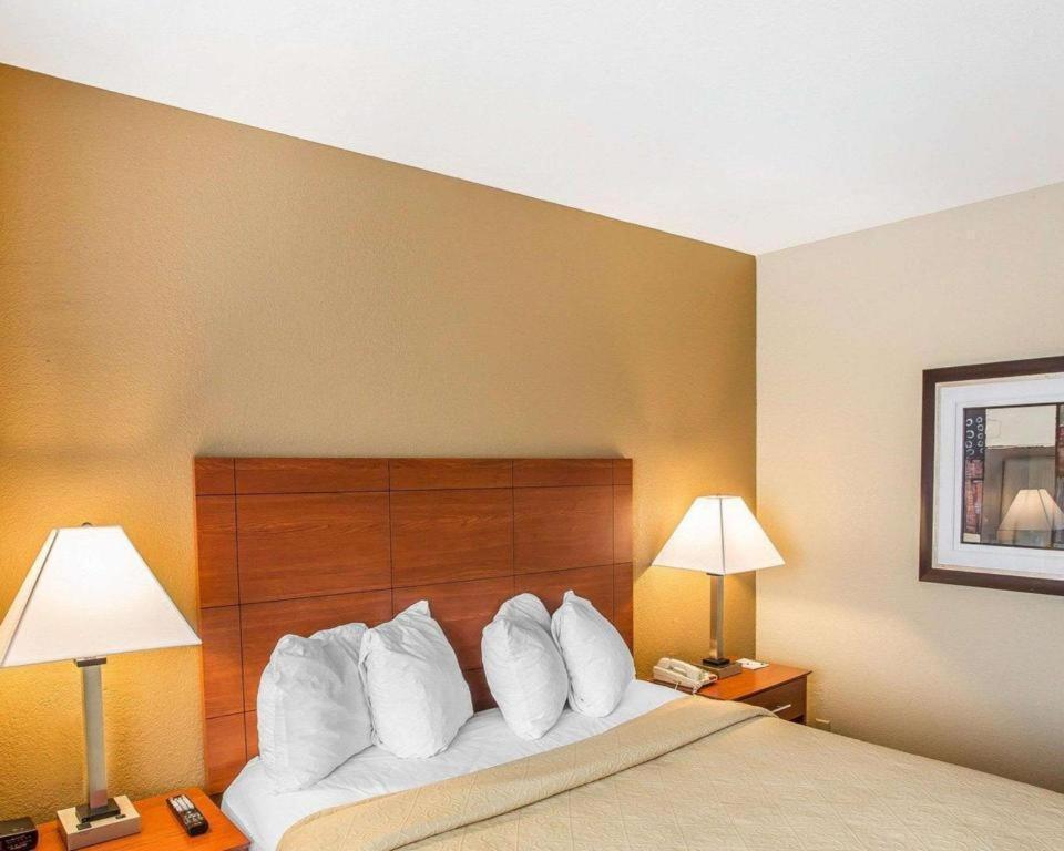 Quality Inn & Suites Mount Juliet Eksteriør billede
