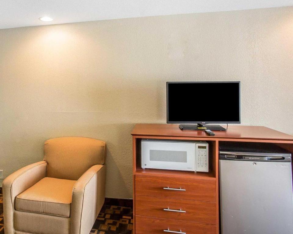 Quality Inn & Suites Mount Juliet Eksteriør billede
